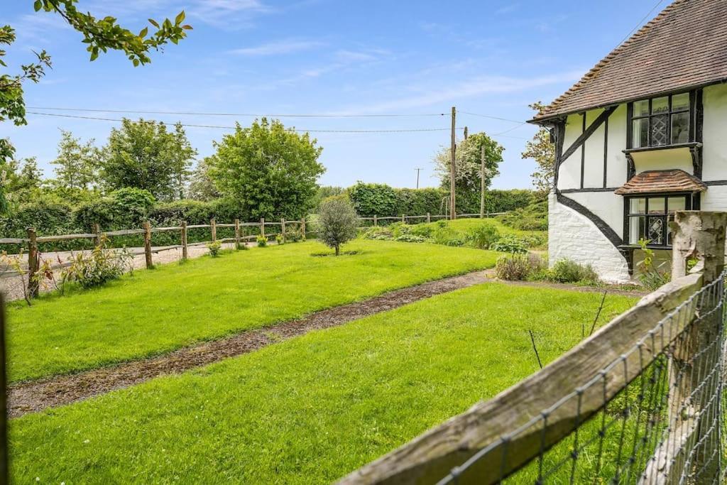 Local Walks Pub Gardens Pet Friendly Landscaped Gardens And Free Private Parking Villa Doddington  Exterior photo