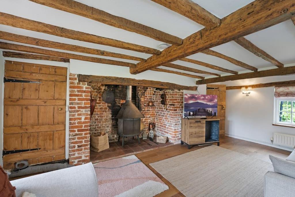 Local Walks Pub Gardens Pet Friendly Landscaped Gardens And Free Private Parking Villa Doddington  Exterior photo
