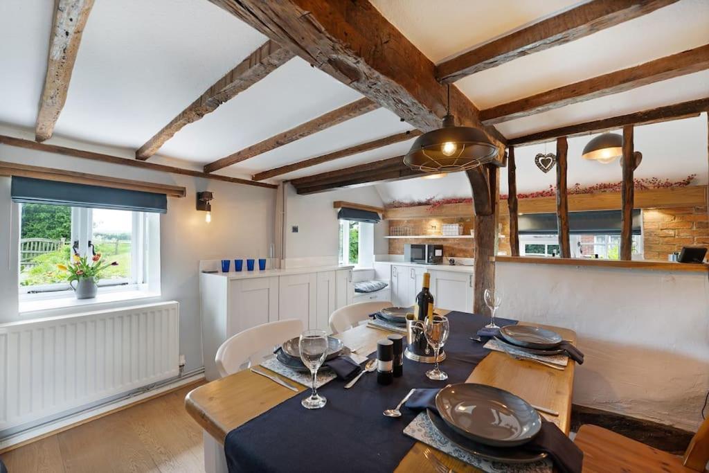 Local Walks Pub Gardens Pet Friendly Landscaped Gardens And Free Private Parking Villa Doddington  Exterior photo