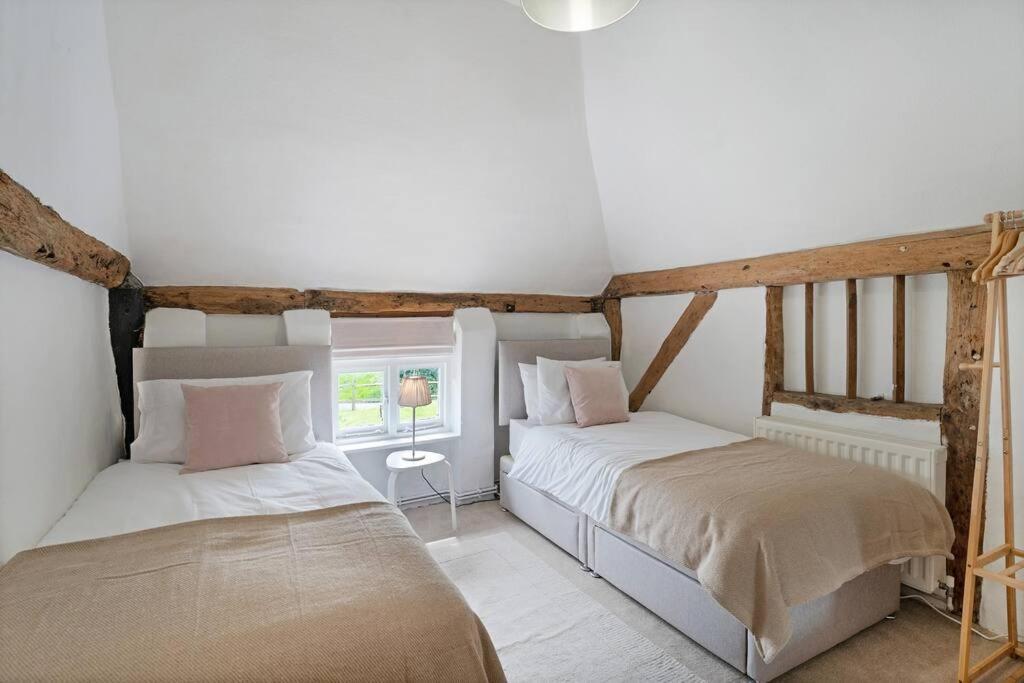 Local Walks Pub Gardens Pet Friendly Landscaped Gardens And Free Private Parking Villa Doddington  Exterior photo