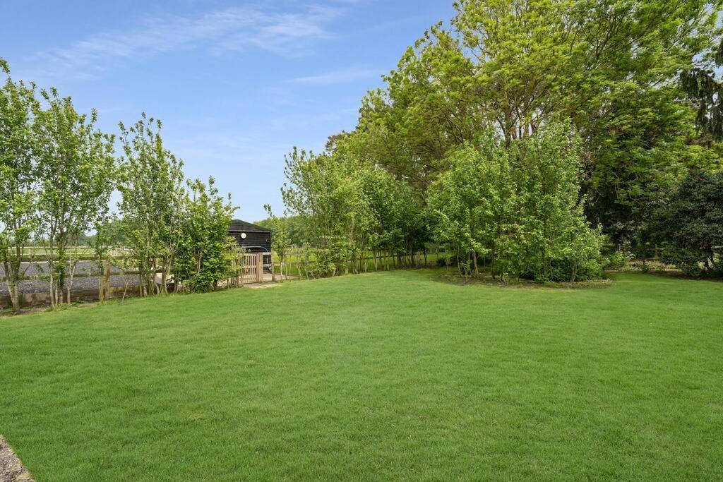 Local Walks Pub Gardens Pet Friendly Landscaped Gardens And Free Private Parking Villa Doddington  Exterior photo