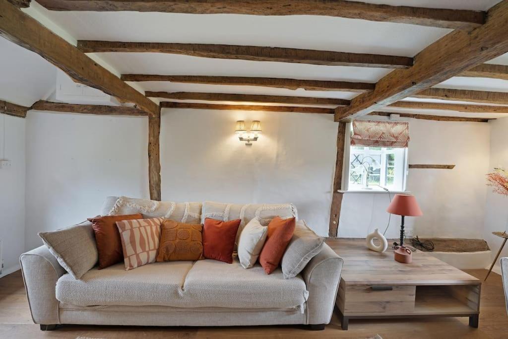 Local Walks Pub Gardens Pet Friendly Landscaped Gardens And Free Private Parking Villa Doddington  Exterior photo